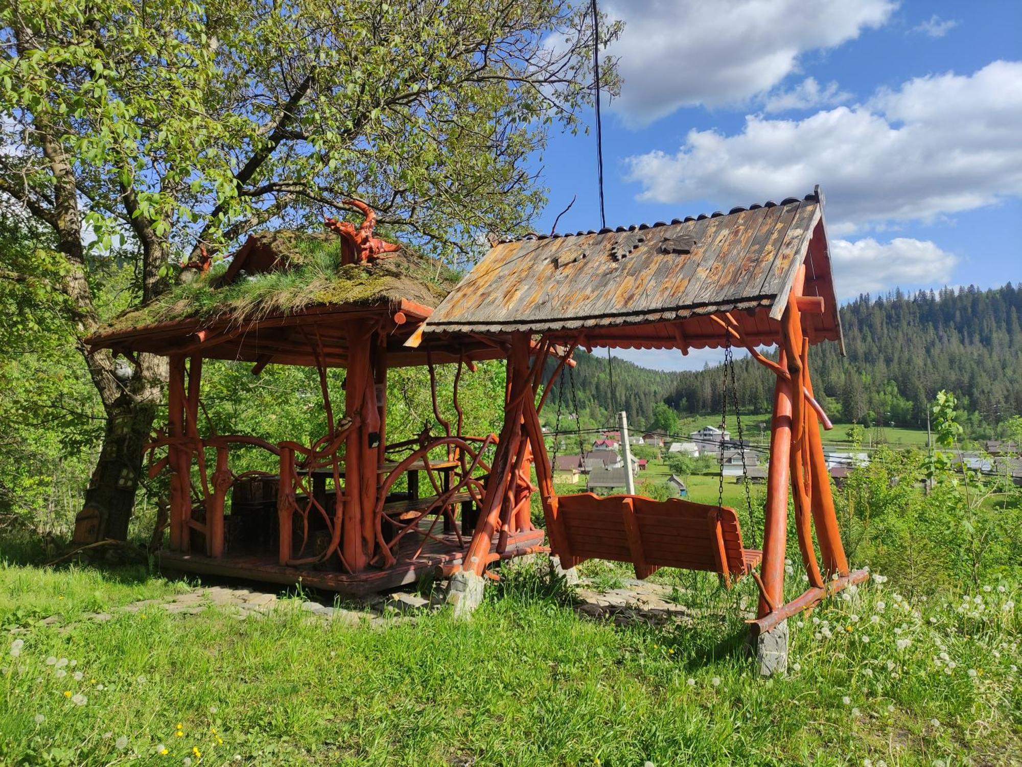 Дерев'Яний Котедж "Казка" Yaremche Luaran gambar